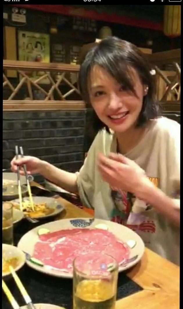 郑爽带替身吃火锅 替身妍妍跟郑爽傻傻分不清楚2