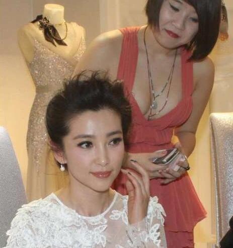 李冰冰被女翻译抢镜 李冰冰也很无奈2