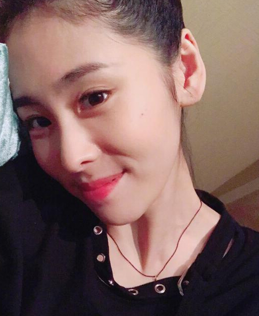张碧晨出道三周年 淡妆浓抹搞怪更百变2
