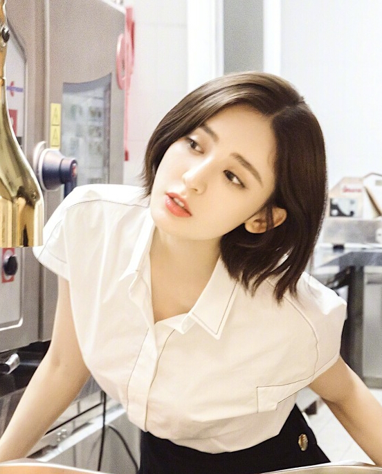 秀色直播间美女 娜扎更博秀美照太美腻2