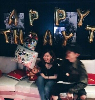 邓紫棋26岁生日party 跟绯闻男友同框秀恩爱2
