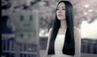 郭碧婷晒自拍狂放电 秀香肩露锁骨诱人1
