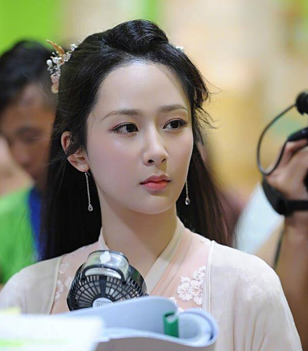 杨紫霸气回怼变脸说 配萌照实力反驳1