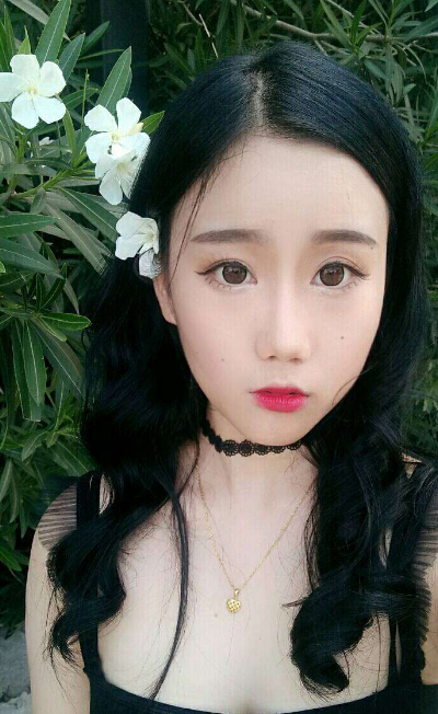 秀色七夕直播间 美女主播陪你过七夕——余欣2