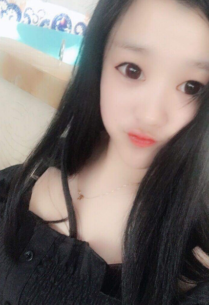 秀场直播间美女主播 关注的主播上线了——夜宫香菜3