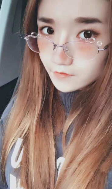 秀场直播间美女 关注的主播想你了——小菲儿1