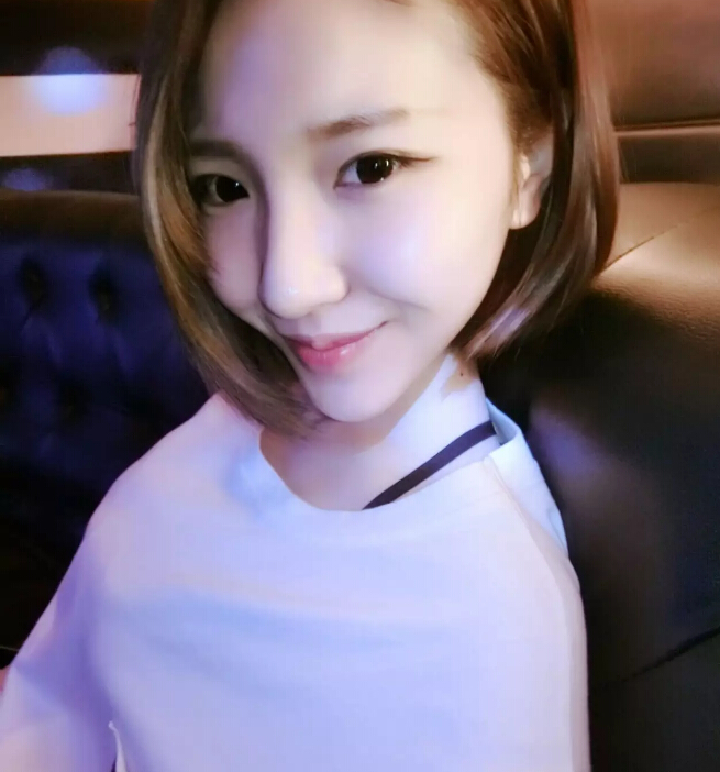 秀场直播间美女主播 会热舞还是大美女——薄荷2