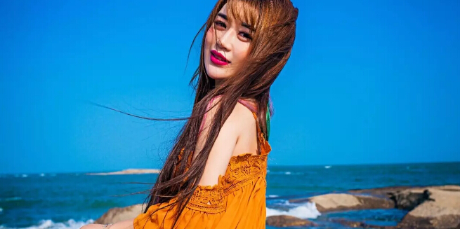 直播间网站美女主播 直播间中的傻白甜——葡萄1