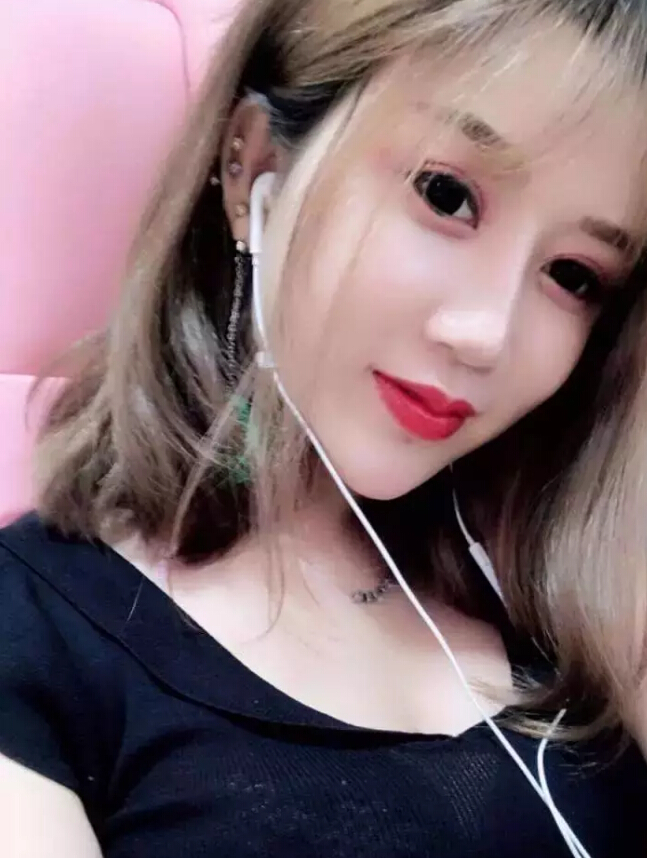 直播间网站美女主播 直播间中的傻白甜——葡萄5