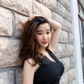 秀场视频直播间 美女主播正在直播——豆包5
