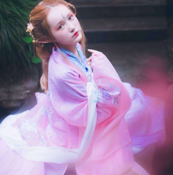 美女主播直播间秀场 性感小腰精上线——满月1