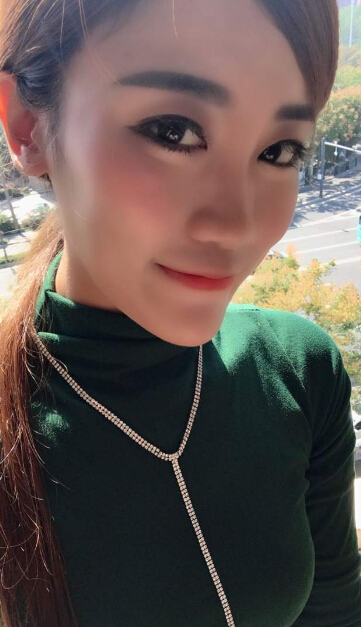 美女主播在线直播间 漂亮美女等你来宠——多多1