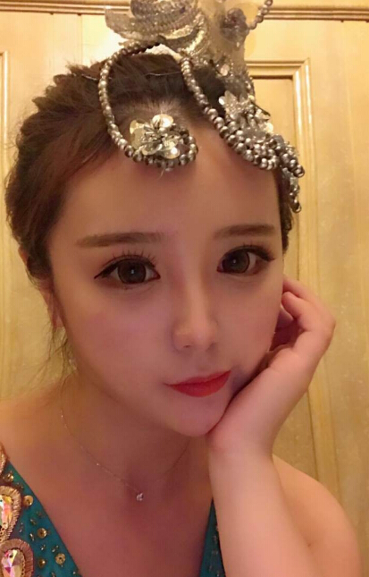 美女直播间热舞 女主播在直播间这样——可可1
