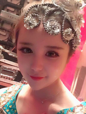 美女直播间热舞 女主播在直播间这样——可可2