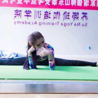 美女直播间真人在线 能够点播的直播间——落雪4