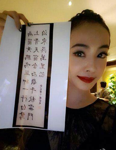 蔡依林微博晒美照 跟爱宠表情同步卖萌4