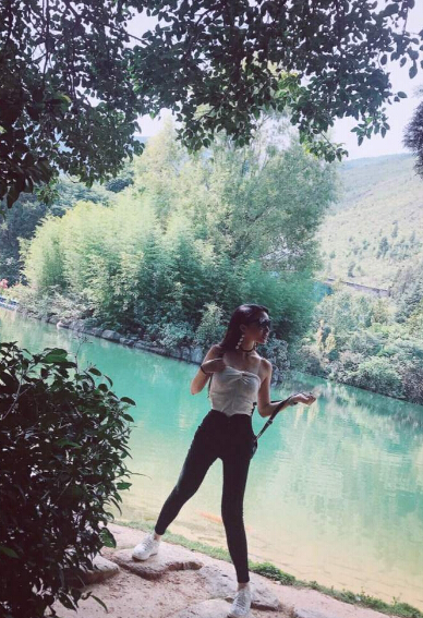 美女主播视频秀场 土豪来直播间只为她——雅思1