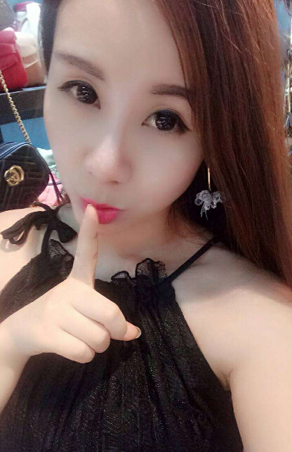 美女直播间秀场 在线直播间跟美女视频——多多2