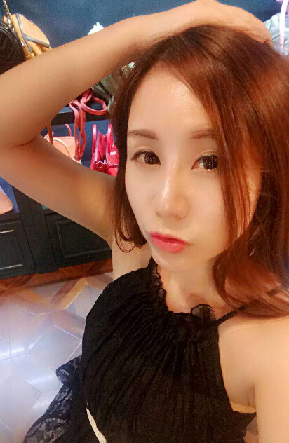 美女直播间秀场 在线直播间跟美女视频——多多3