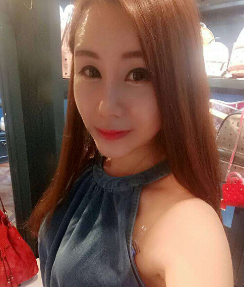 美女直播间秀场 在线直播间跟美女视频——多多5