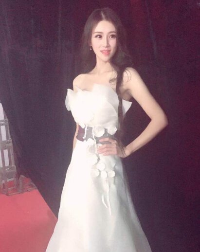 美女主播在线视频秀 直播间中有你更开心——夏微儿1