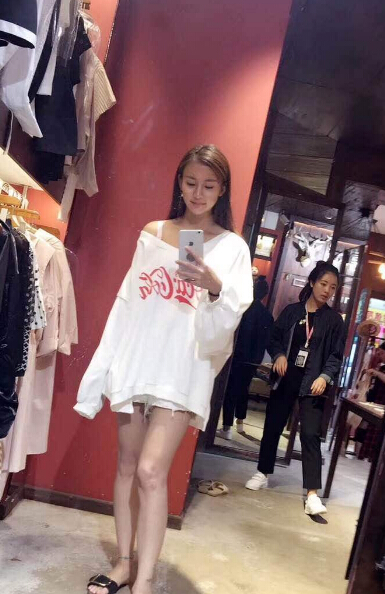 美女直播间在线视频 气质主播只等你来撩——南潇潇4