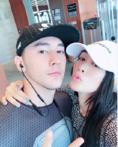 钟丽缇穿女仆装 给张伦硕惊喜庆祝一周年1