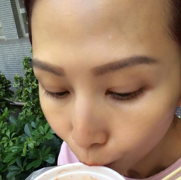 蔡少芬微博晒早餐 蔡少芬不施粉黛皮肤很好2