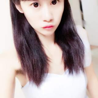 安静唱歌的美女主播 给你直播间中的阳光——小太阳2