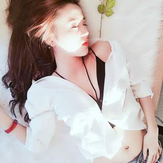美女主播在线视频 听说乐观的女生运气好——落雪1