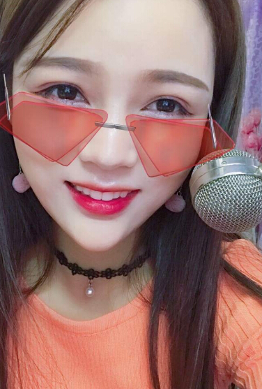 美女主播在线视频 摇一摇来了白银守护——烟火2