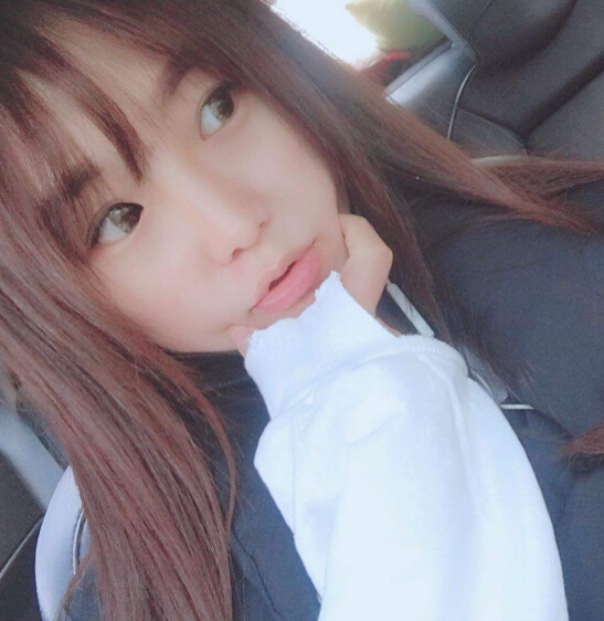 美女直播间的小污女 只会努力唱歌不会污的美女主播——陈小污1