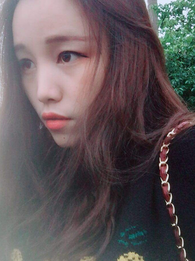 美女直播间安静为你唱歌 春风十里比不上你的喜欢——夏天林1