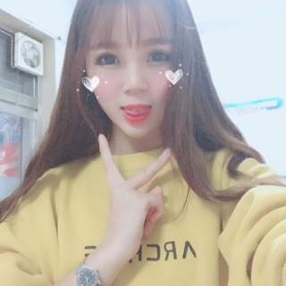 视频聊天室网站 认真聊天的美女聊天室——美儿1