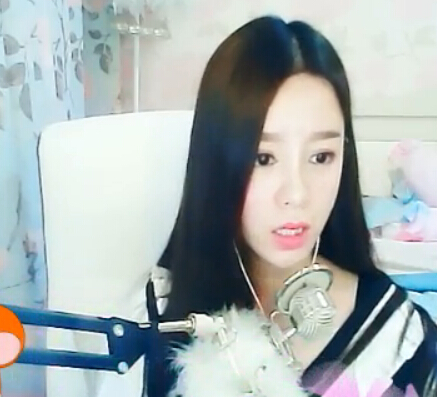 美女秀场视频在线 主播为何开播了不开心——益达1