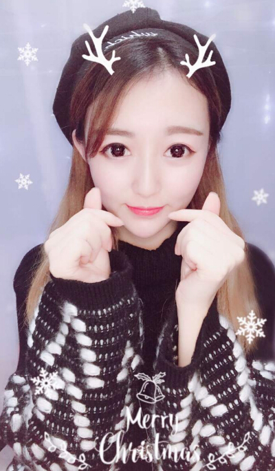 美女直播间大喊饿了 只因厨房在隔壁——子矜2