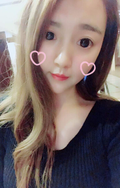 美女直播间大喊饿了 只因厨房在隔壁——子矜5