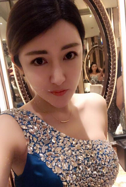 美女直播间在线 主播pk竟然获胜小茉莉——江淼淼1