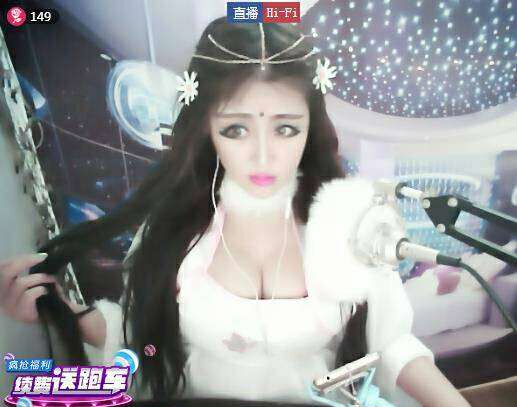 美女直播间被观众逼问谁最好 开着小号来捧场——唇唇欲动3