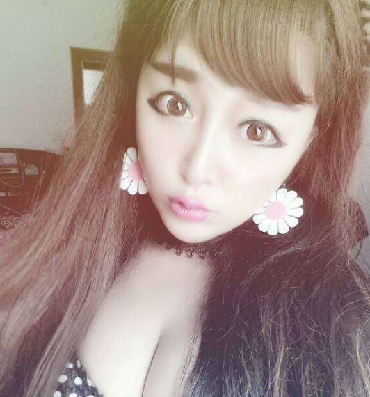 美女直播间被观众逼问谁最好 开着小号来捧场——唇唇欲动5