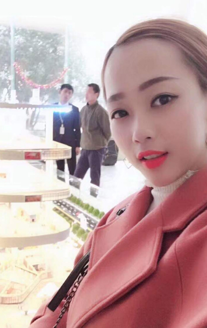 美女直播间新主播 玩游戏比观众还紧张——雨萱4