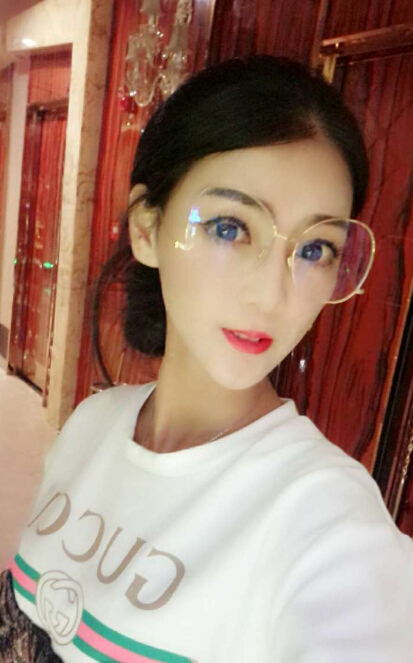 美女直播间视频 主播自认嗓子哑是喊多了——颜妍1