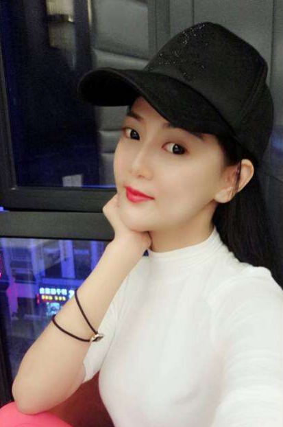 美女直播间视频 主播自认嗓子哑是喊多了——颜妍5