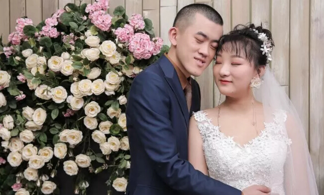 美女主播找到真爱 直播间中两主播喜结连理6