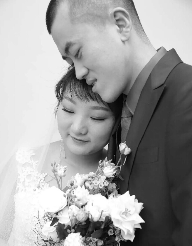 美女主播找到真爱 直播间中两主播喜结连理7