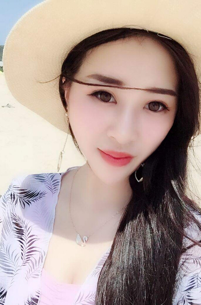 张天爱露香肩遭无视 秀色直播间美女你能把持4