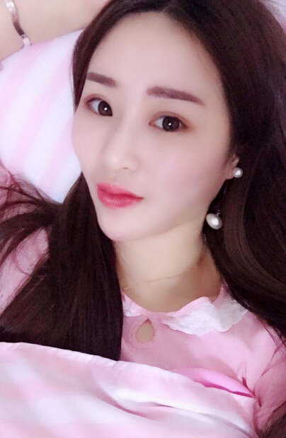 张天爱露香肩遭无视 秀色直播间美女你能把持5