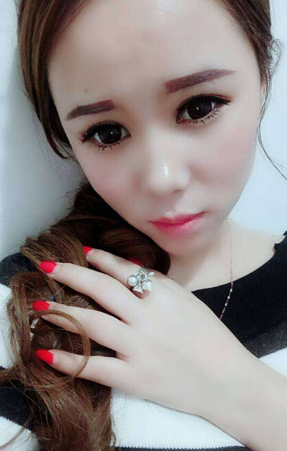 范冰冰头等舱中做美容保养 秀色直播间美女来围观1
