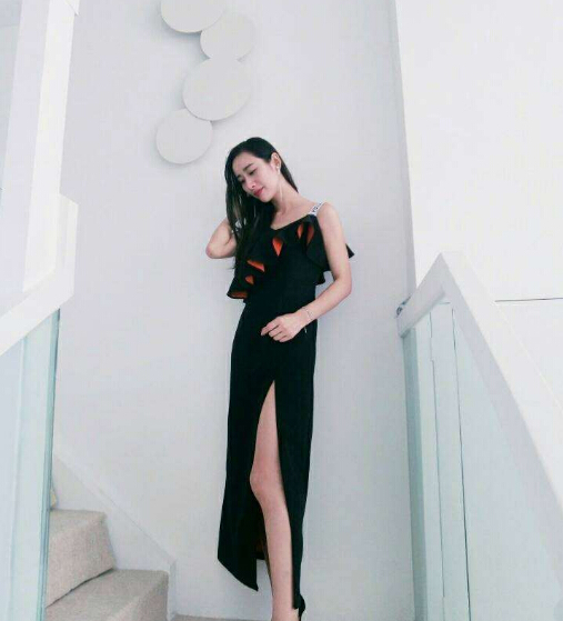 莫小贝王莎莎突晒婚纱照 秀色直播间美女惊呆4