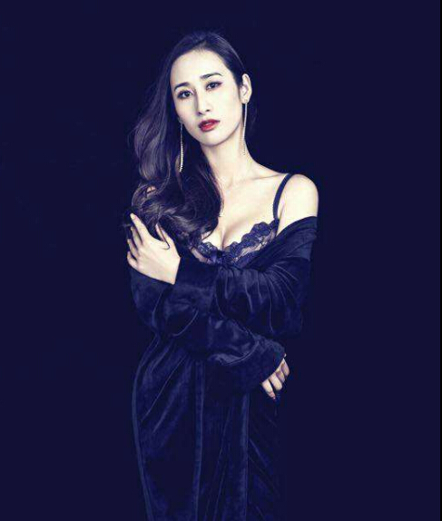 莫小贝王莎莎突晒婚纱照 秀色直播间美女惊呆5